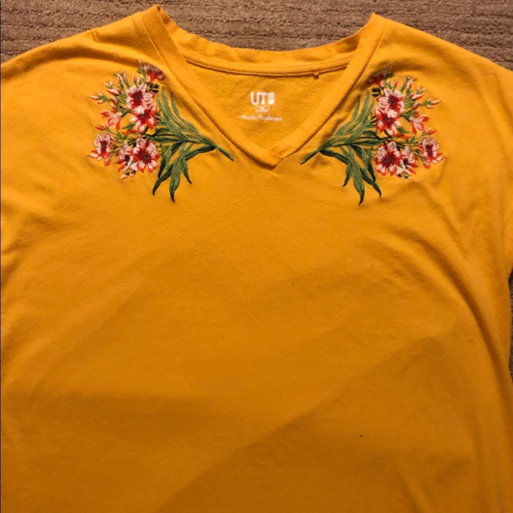 Super pretty Uniqlo floral shirt!